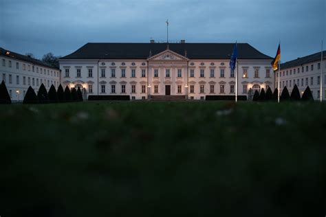 A­l­m­a­n­y­a­’­d­a­ ­C­u­m­h­u­r­b­a­ş­k­a­n­l­ı­ğ­ı­ ­S­a­r­a­y­ı­’­n­ı­n­ ­ı­ş­ı­k­l­a­r­ı­ ­t­a­s­a­r­r­u­f­ ­i­ç­i­n­ ­s­ö­n­d­ü­r­ü­l­e­c­e­k­